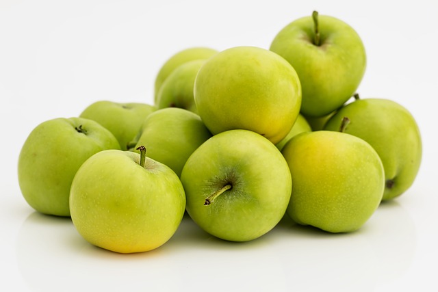 green-apples-640x480-72422439.jpeg