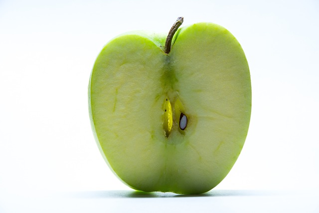 green-apples-640x480-79761876.jpeg