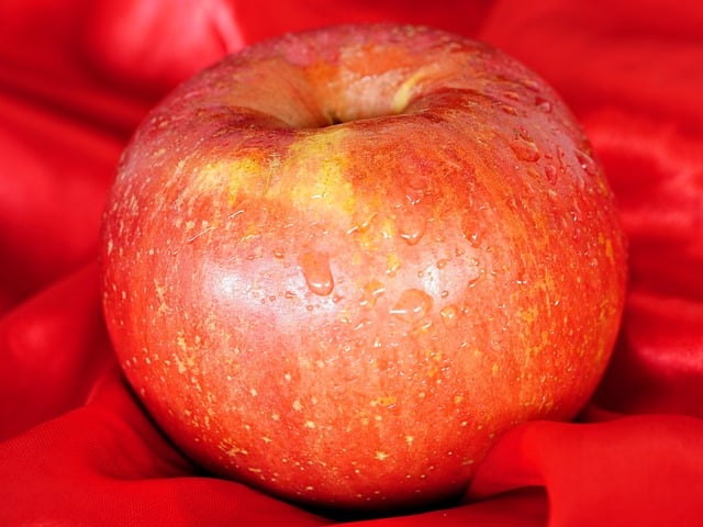 red-apples-640x480-70195777.jpeg