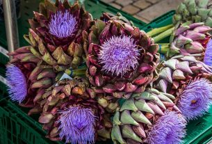 local-food-640x480-32806275.jpeg