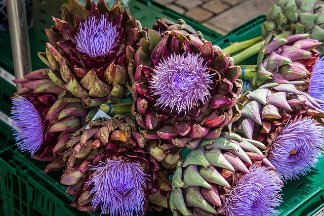 local-food-640x480-32806275.jpeg