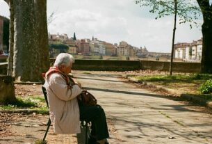 elderly-person-640x480-12827761.jpeg