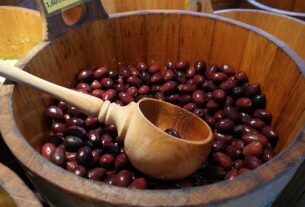 local-food-640x480-14349670.jpeg
