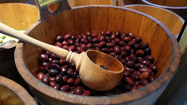 local-food-640x480-14349670.jpeg