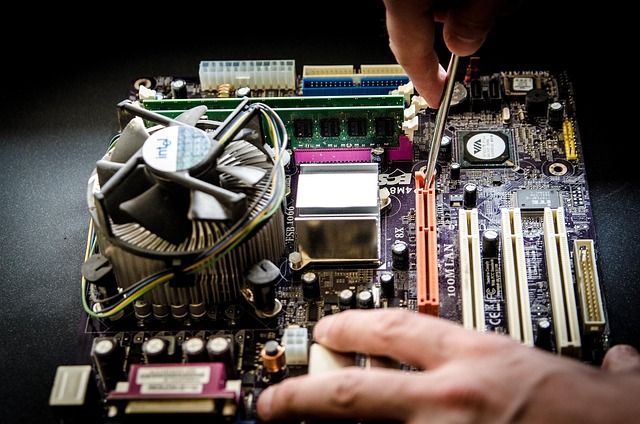 computers-640x480-68176293.jpeg
