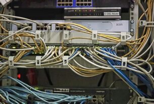 computers-640x480-8320618.jpeg