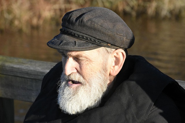 elderly-person-640x480-18471799.jpeg