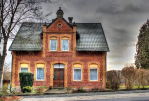 house-640x480-36595084.jpeg