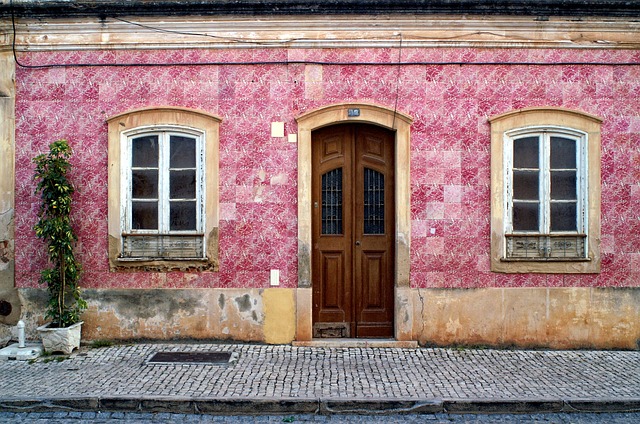 house-640x480-77074207.jpeg