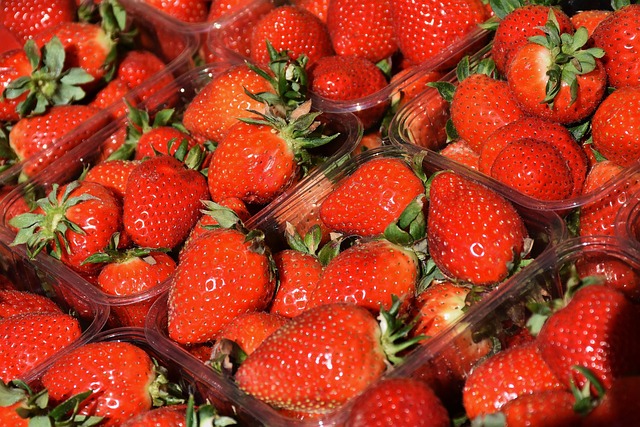 local-food-640x480-28425193.jpeg