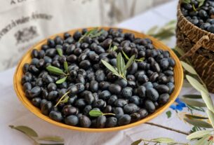 local-food-640x480-60586999.jpeg